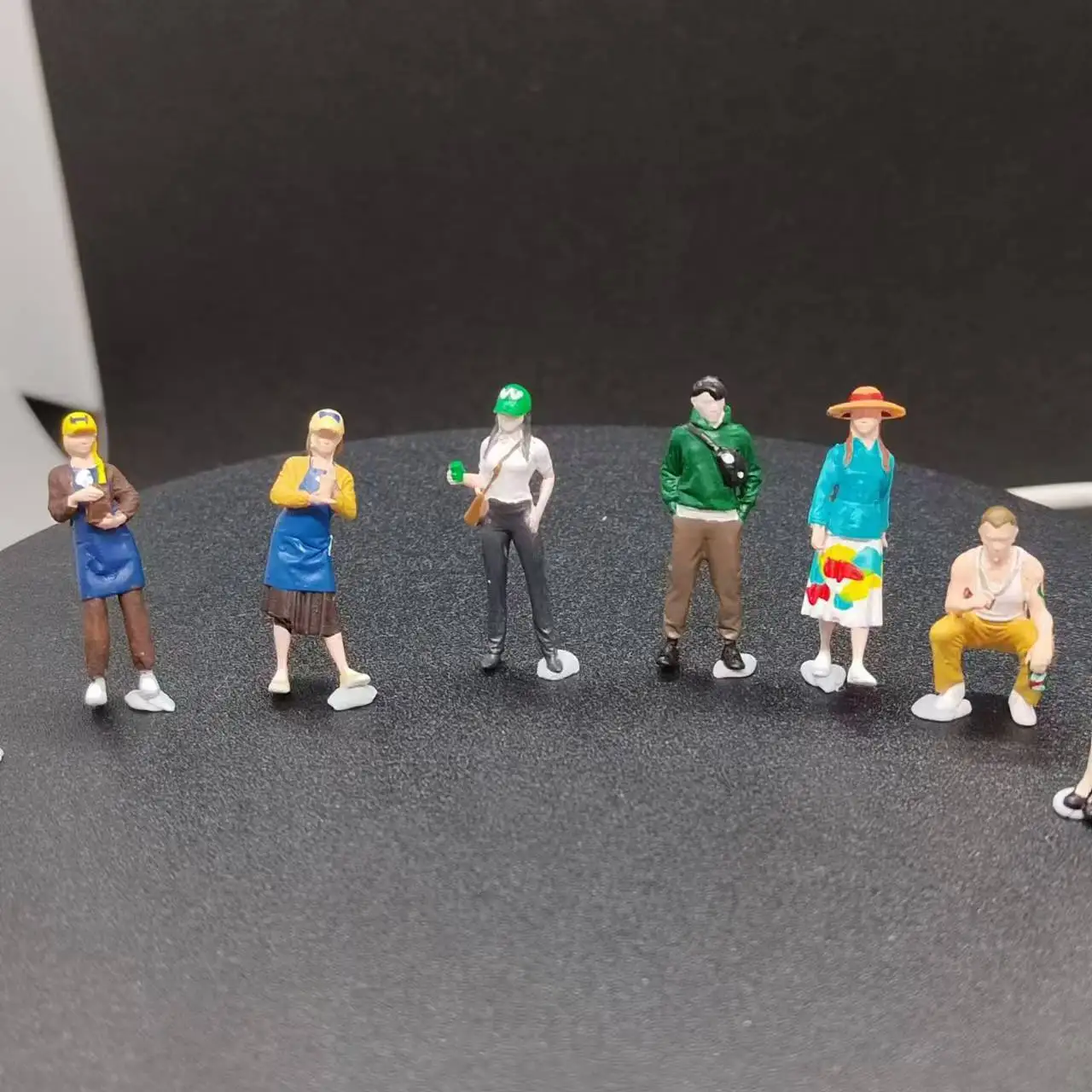 Resin Diorama 1:64 Scale Miniature Figures Miniatura  Garage Scenes Minifigures Model Kit DIY Craft Toys Anime Figure  Collectib