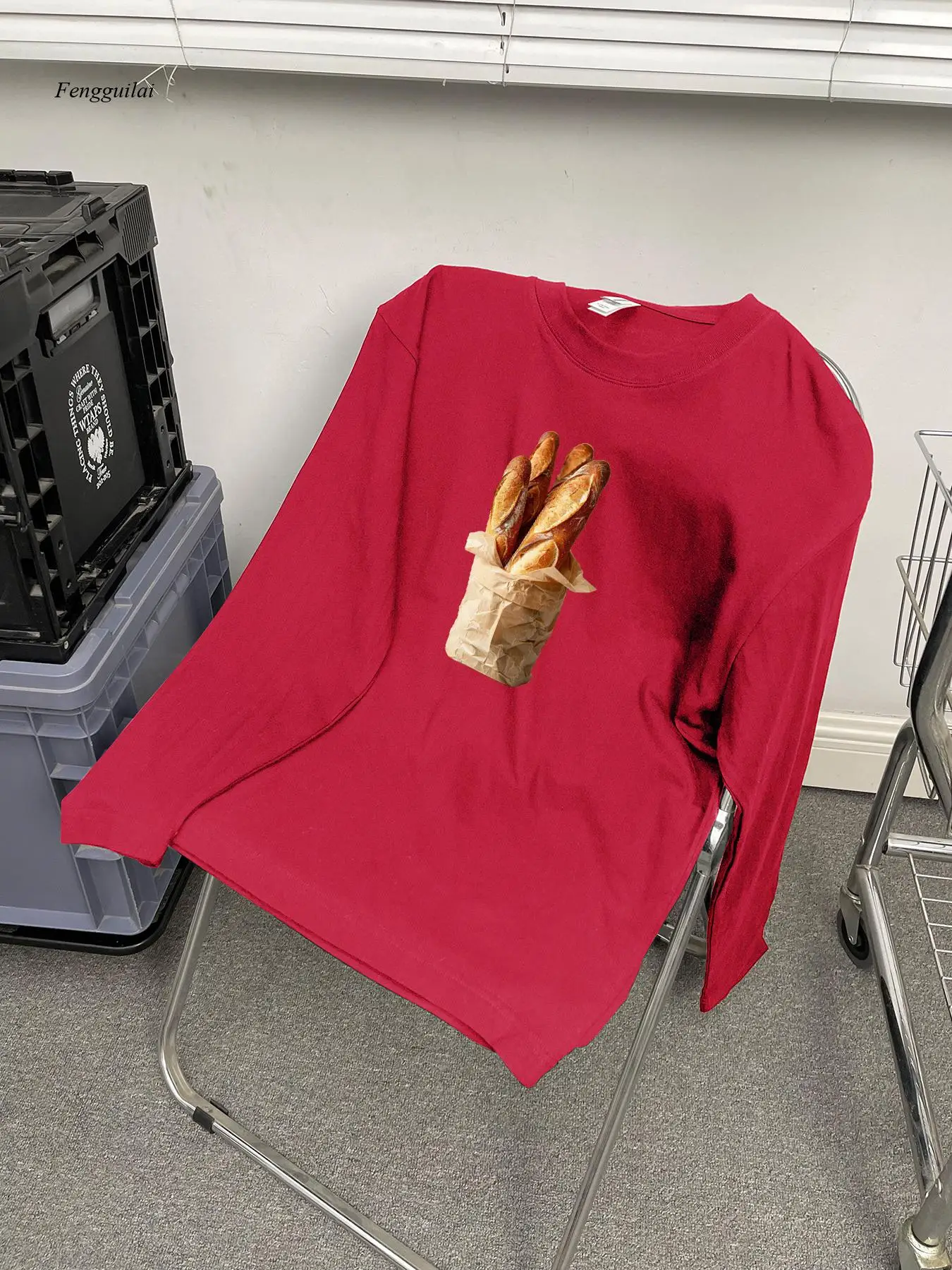 A casual long-sleeved T-shirt with unique patterns of bread and cheese - soft cotton round-neck design