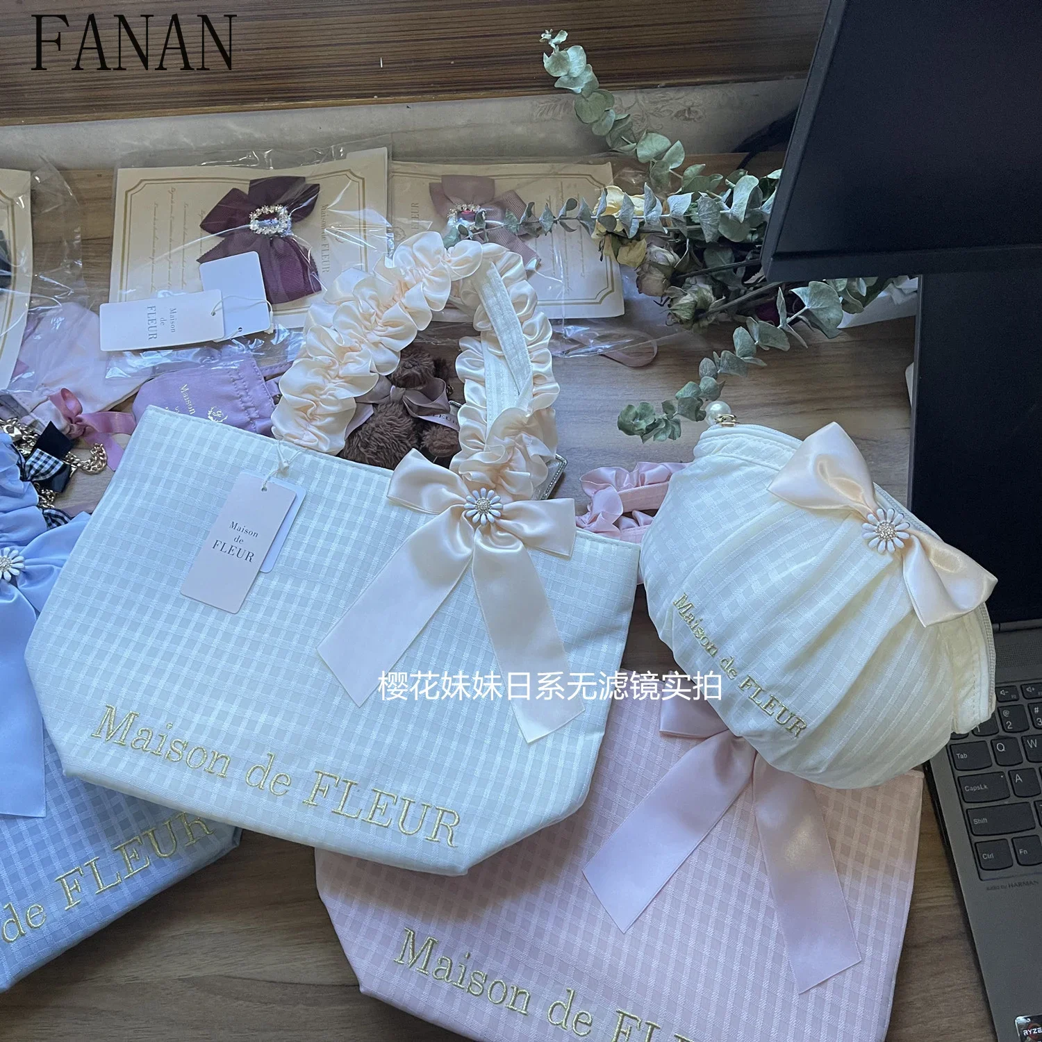 Новинка 2025, летние портативные сетчатые женские сумки в японском стиле, милые женские клатчи, повседневная элегантная косметичка женская