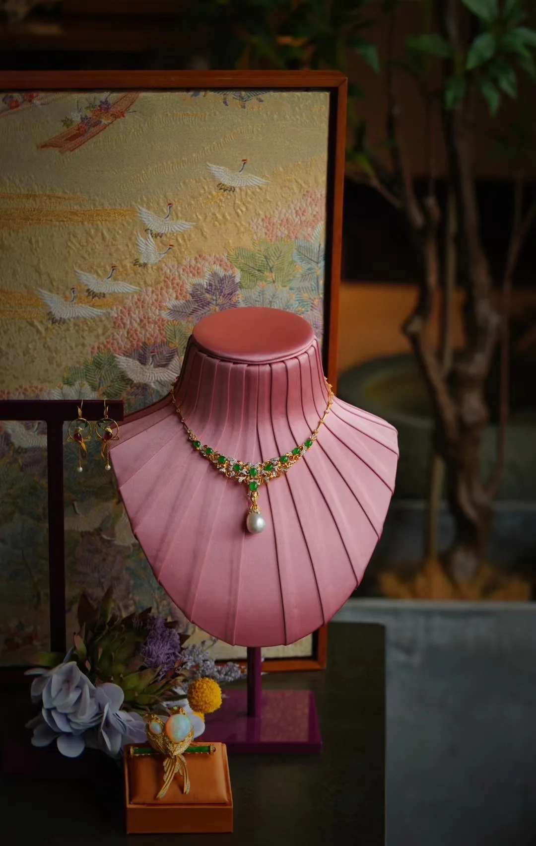 FANDIJI Fashion Velvet Microfiber Necklace Display Stand Neck Mold Pendant Bust Mannequin For Stand Jewelry Mannequins Necklace