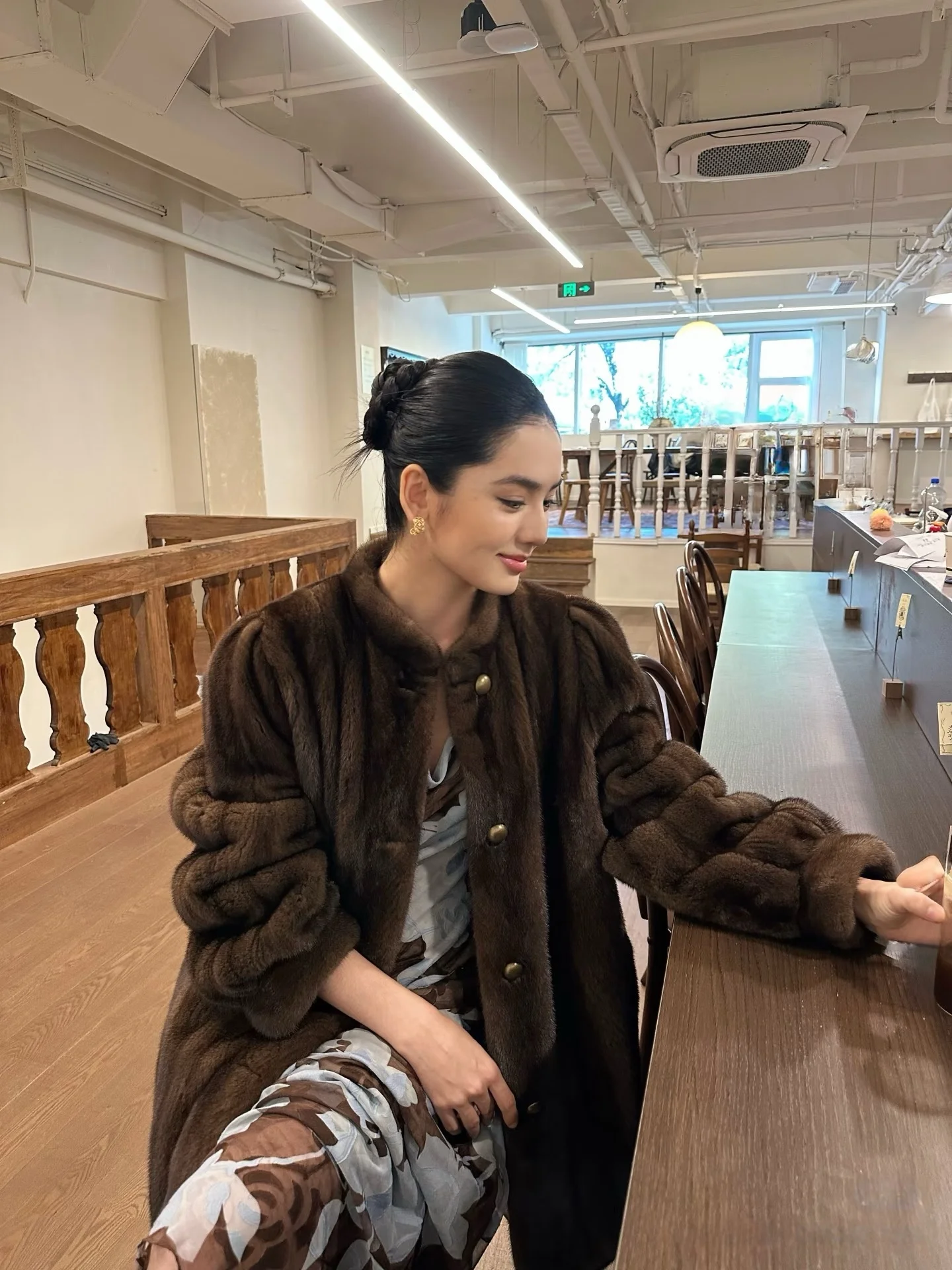 

Spring 2026 Women's Mid-Length Faux Mink Fur Coat Vintage Coffee Color Outerwear Warm Bubble Sleeve Straight Hemline Casual