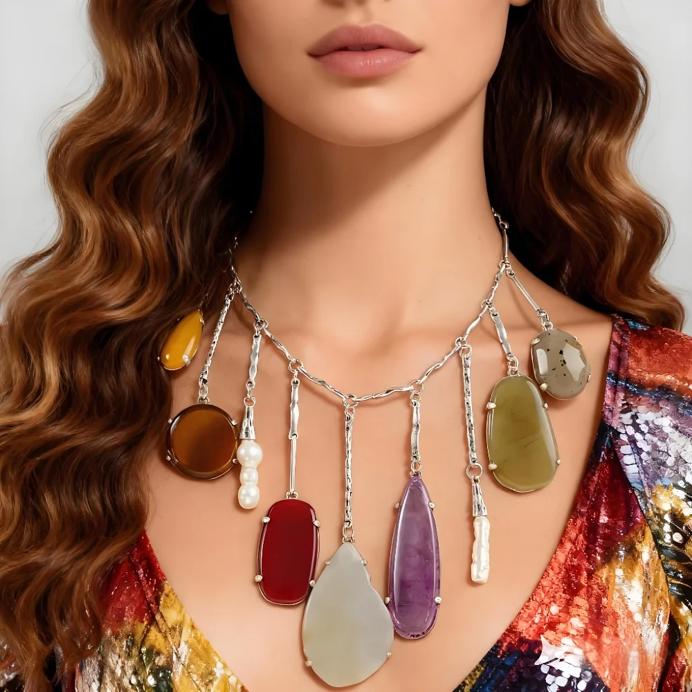 

Irregular-shaped Pendant Necklaces In Bohemian Style Are Perfect For Sending Friends And Family For Any Occasion