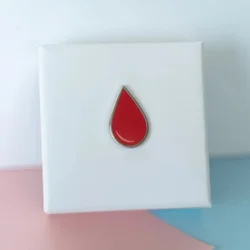 Harong a Drop of Blood Brooch Enamel Lapel Pin Medical Hematology Science Lab Badge for Doctor Chemist Outerwear Accessories