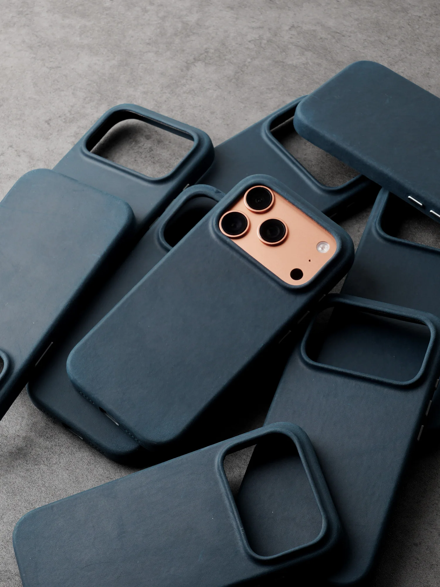 YMW Handgefertigte Crazy Horse Echtleder-Hülle für iPhone 18 17 Pro Max Magnetische PULL-UP Kratzfeste Rindsleder-Handyhülle – Detail 6