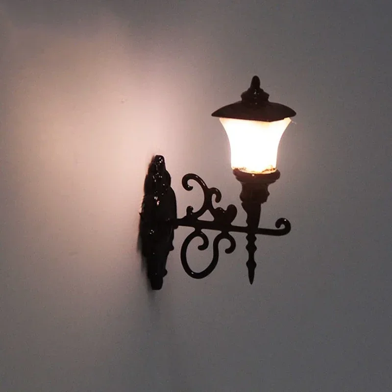 1pcs Wall Mount Lamps Making Railroad Park Lamps Model Funiture Accessories For Doll House Decor Kids Pretend Play Toys Gift