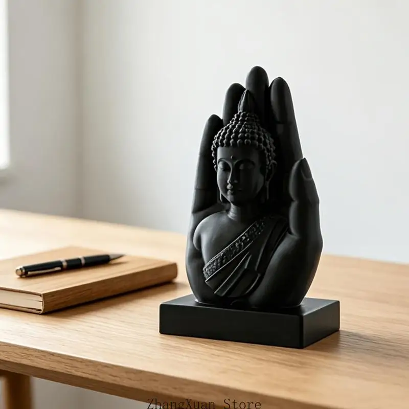 Meditierende Figurenskulptur mit erhobener Hand zur Ausstellung 3XUF – Detail 8