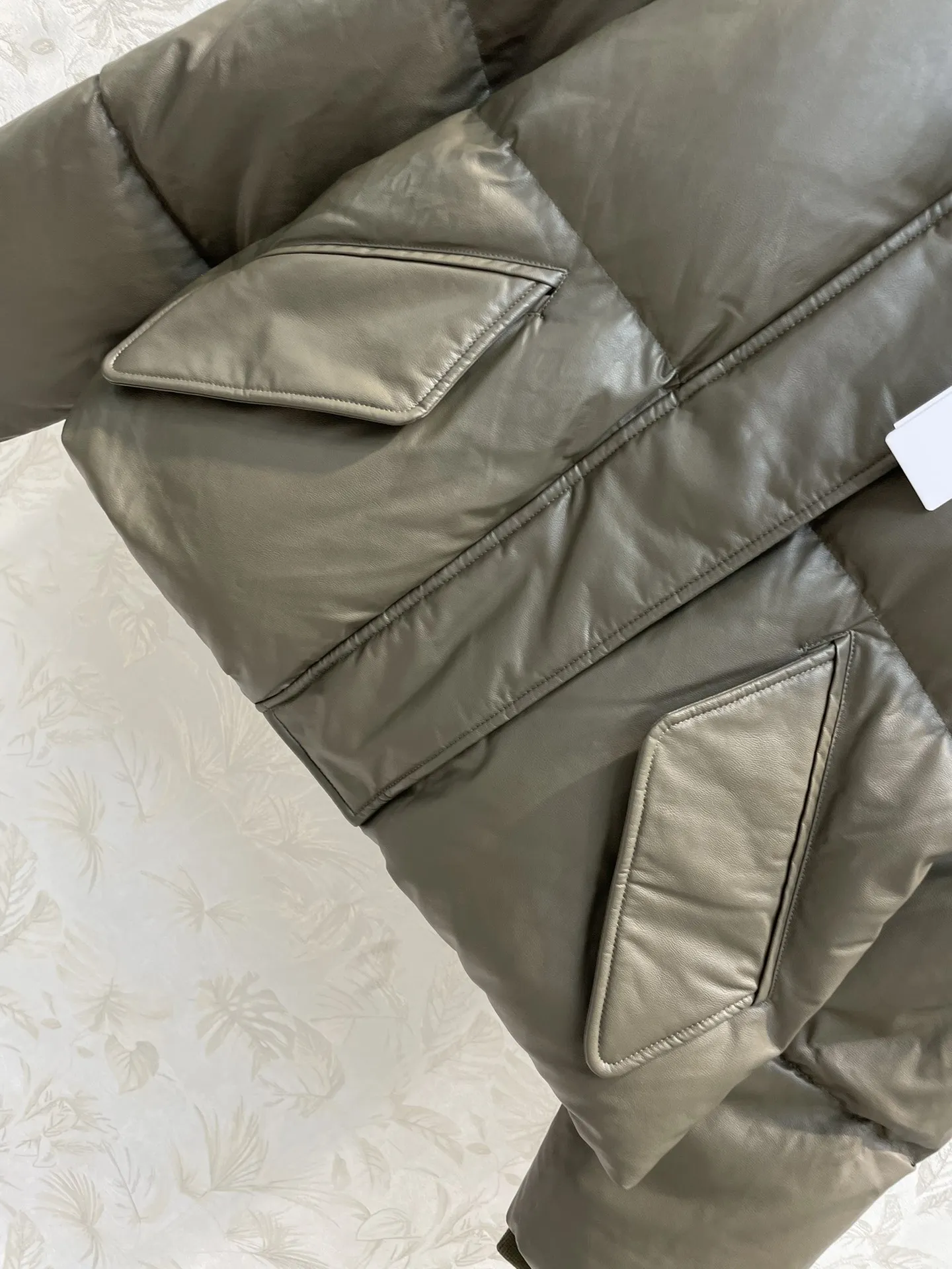 2025 Ropa de mujer chaqueta corta de cuero con cuello levantado invierno nuevo 1109