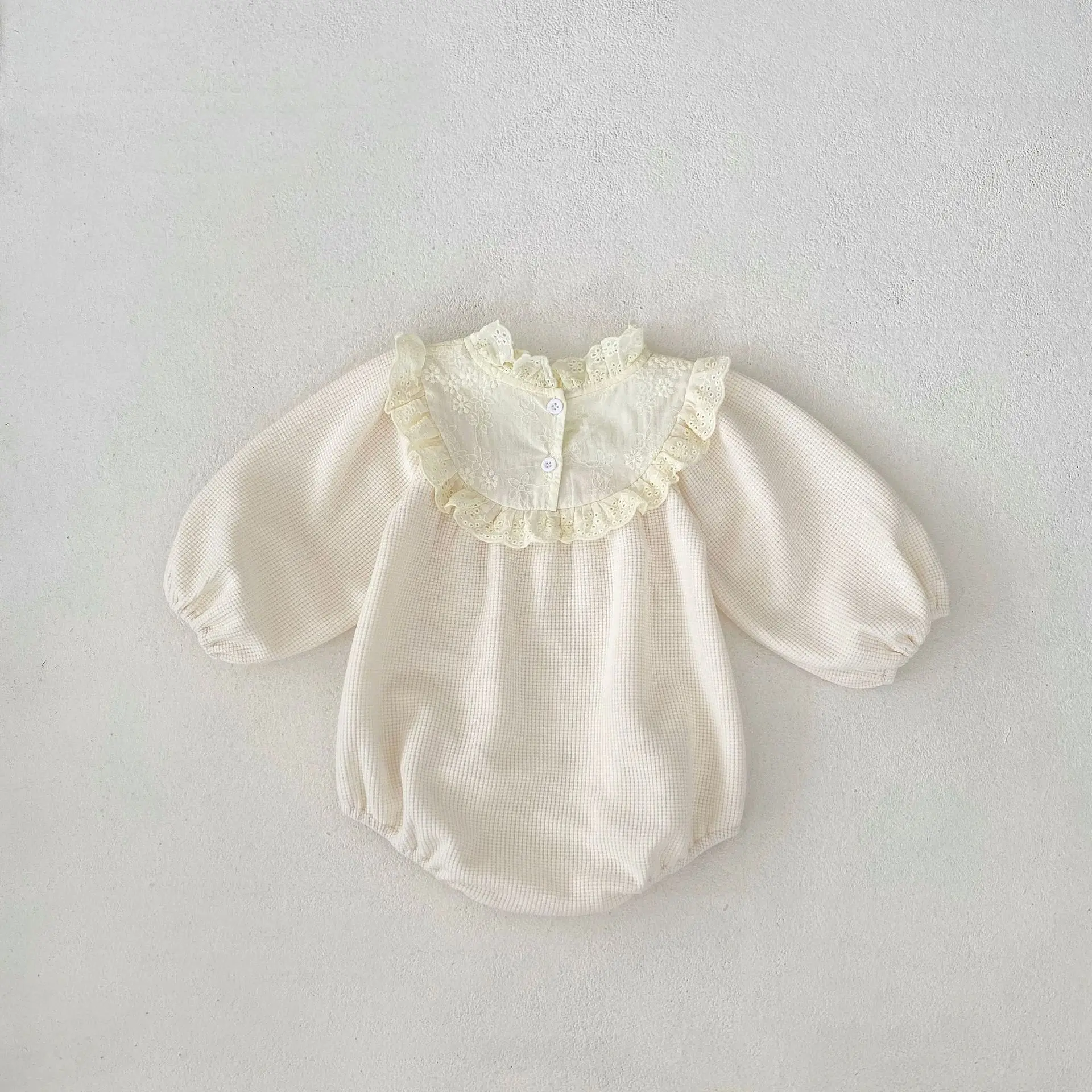 Autumn new 0-3 year old baby clothing, delicate waffle lace patchwork triangle climbing suit for baby girls
