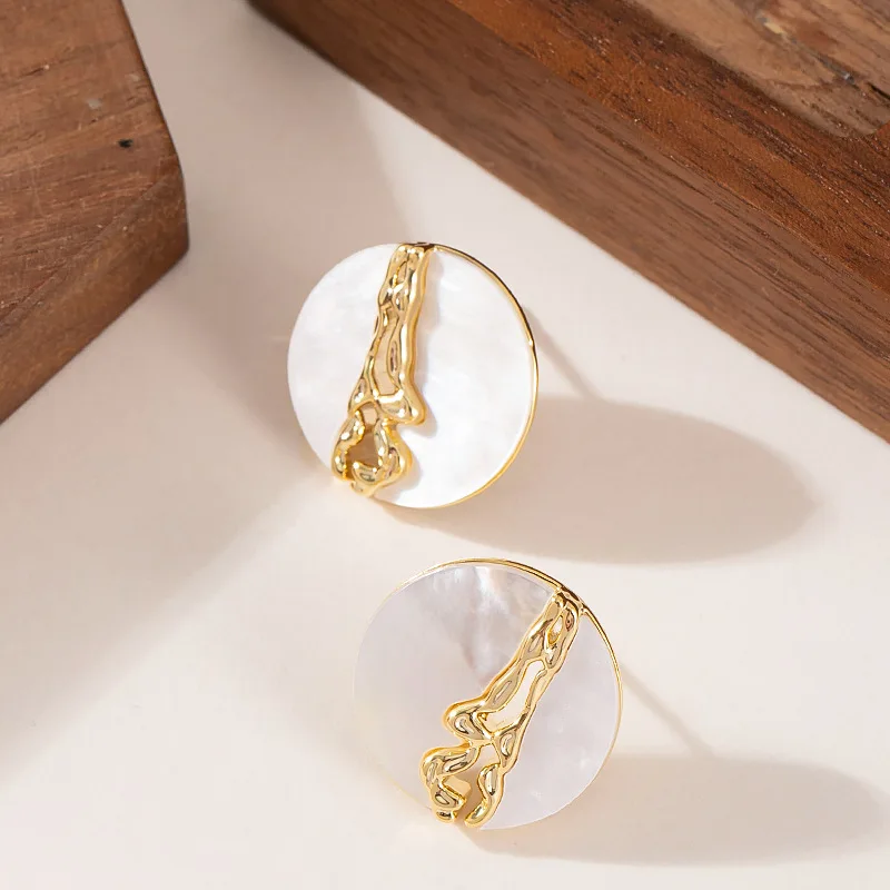Elegant little fragrance, sea and bright moon, double geometric shell earrings, elegant, simple and high-end earrings