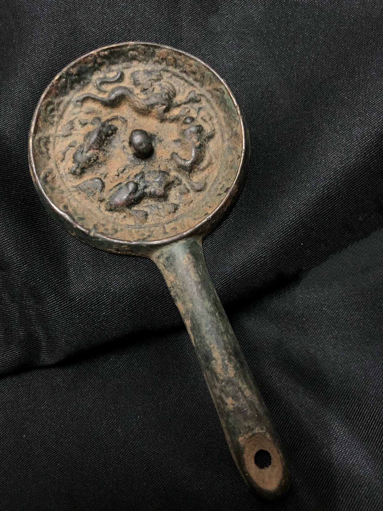 

Chinese pure bronze antique style bronze mirror with dragon and phoenix pattern retro small ornament