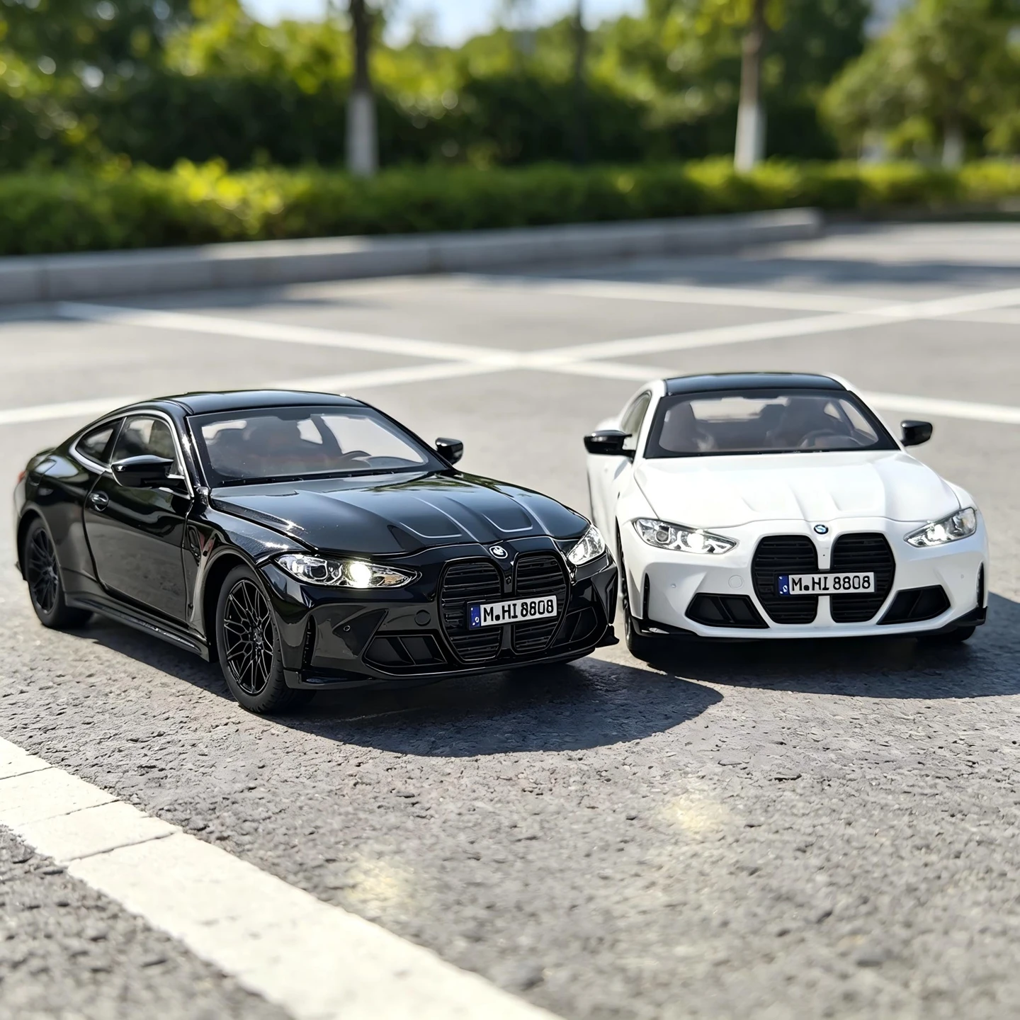 1:24 simulation BMW M4 Alloy Car Model with Openable Doors, Hood, and Trunk - Super Sports Car Gift for Collection