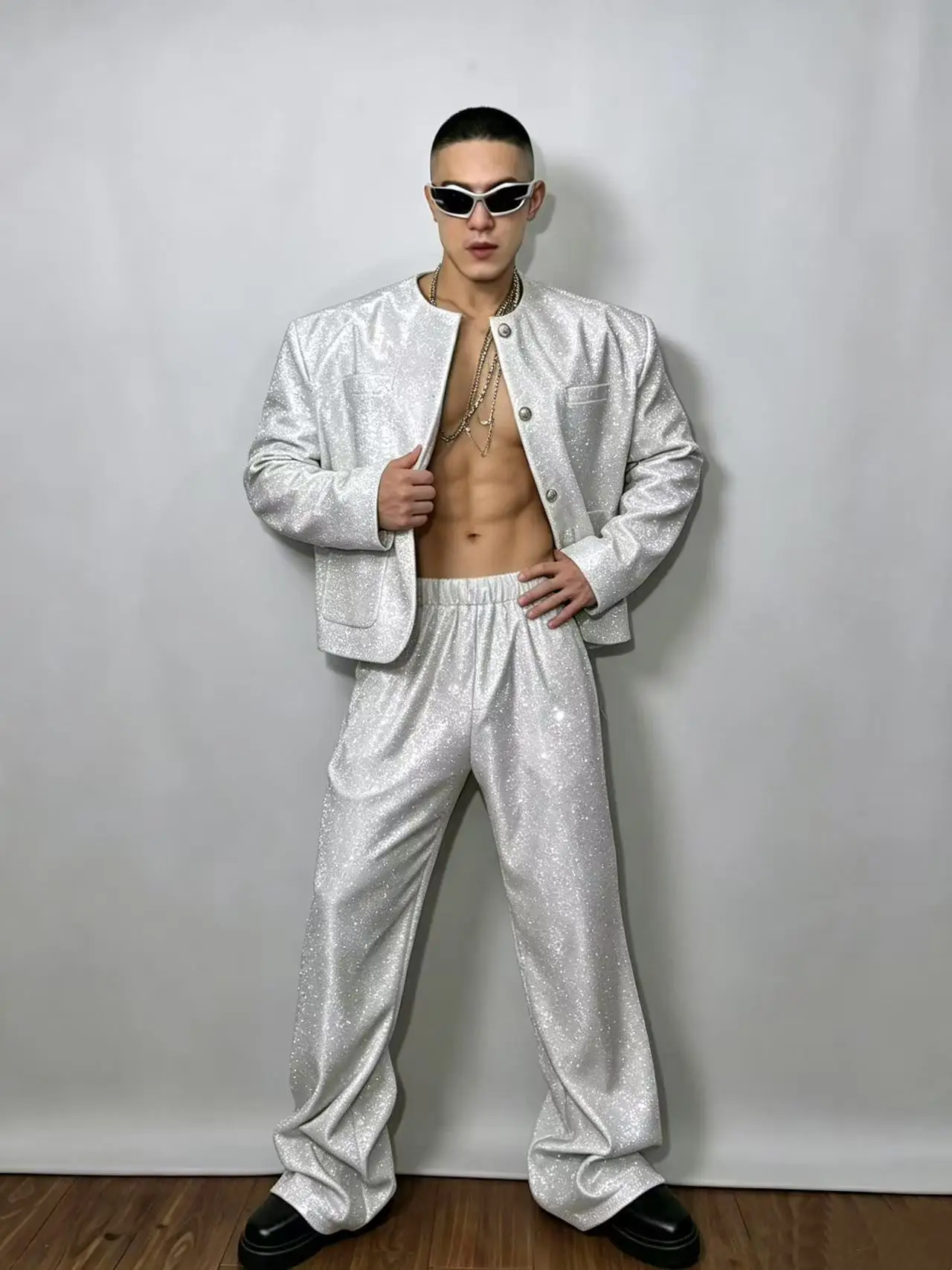 Men's Shiny Glitter Suit Set Punk Style White Round Collar Loose Blazer Flared Pants 2 PCS Nightclub Singer Concer Stage Outfits