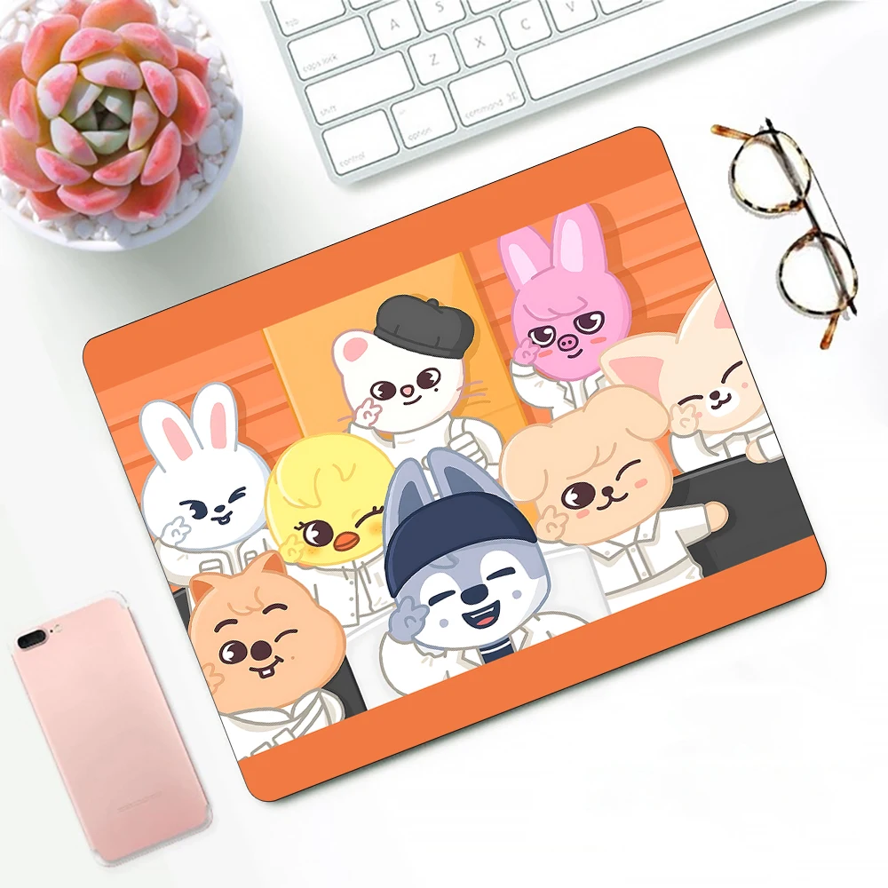 

S-Skzoo-o k-Kpop Stray Kids Gaming Mouse Pad XS Small Mousepad For PC Gamer Desktop Decoration Office Mouse Mat Deskmat Rug