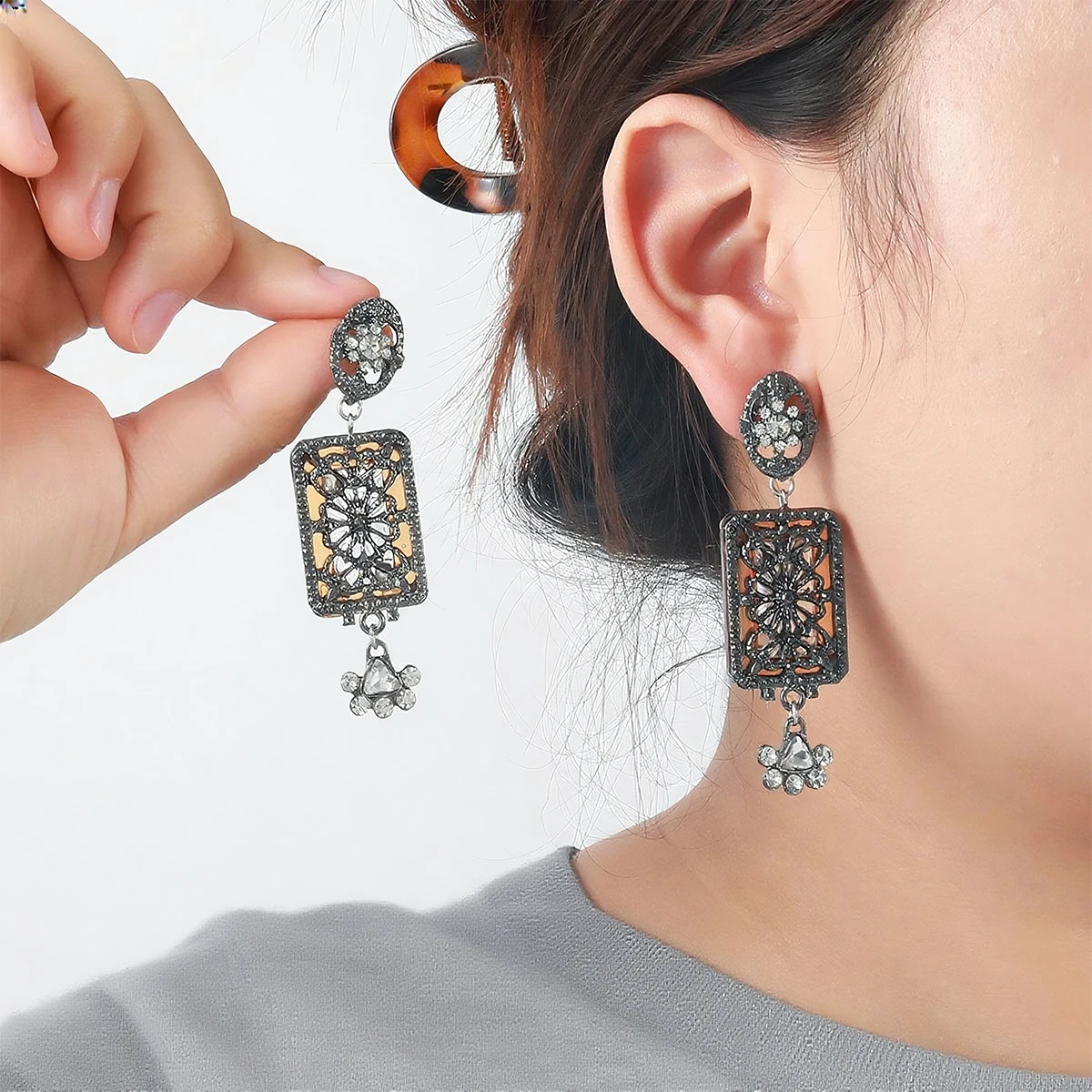 

2025 ZAA Vintage Square Metal Inlaid Rhinestone Flower Drop Earrings for Women Vintage Statement Jewelry Gifts