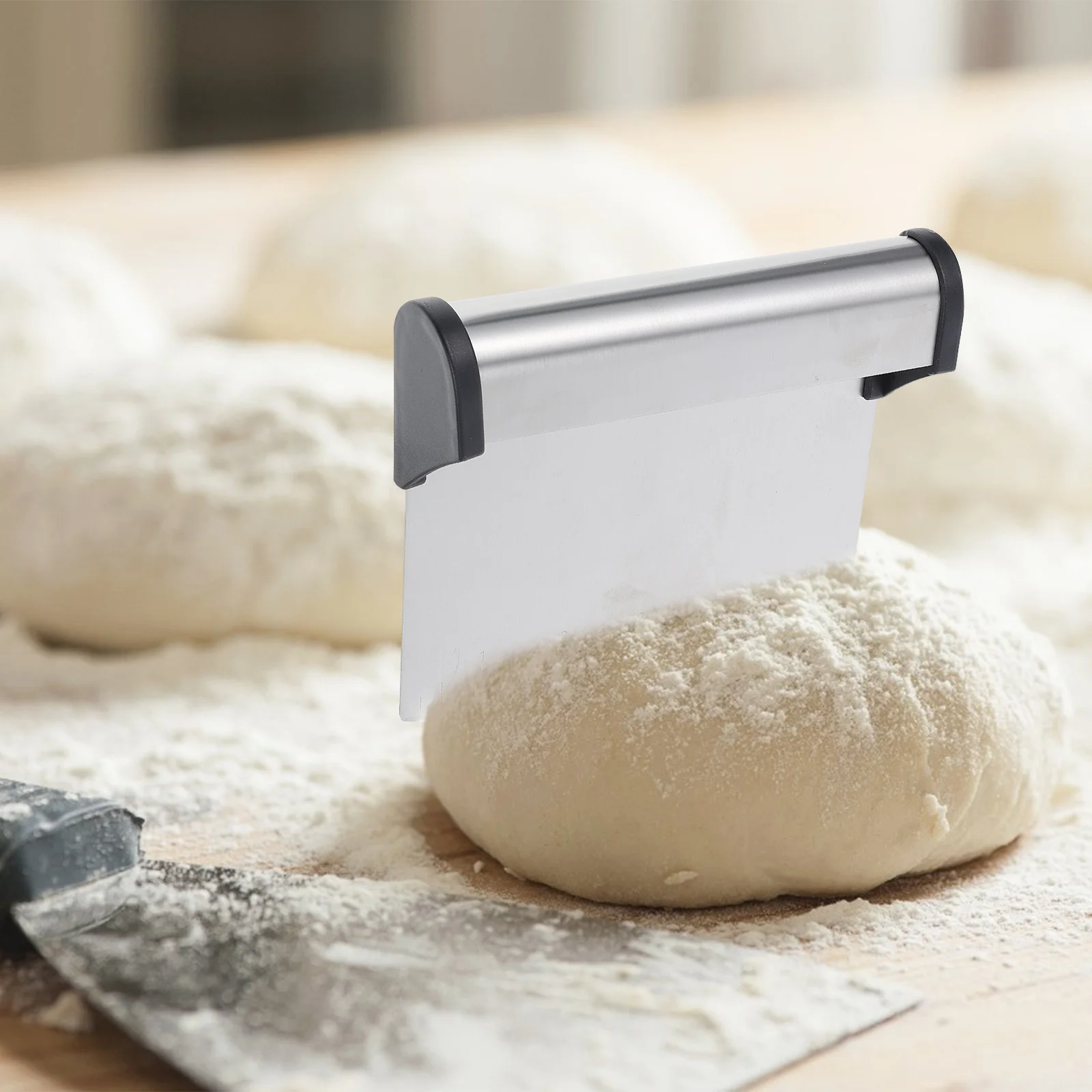 

1Pcs Stainless Steel Dough Pastry Scraper Cutter Chopper with Scale Anti-Slip Design for Baking Noodles Rice Rolls Silver