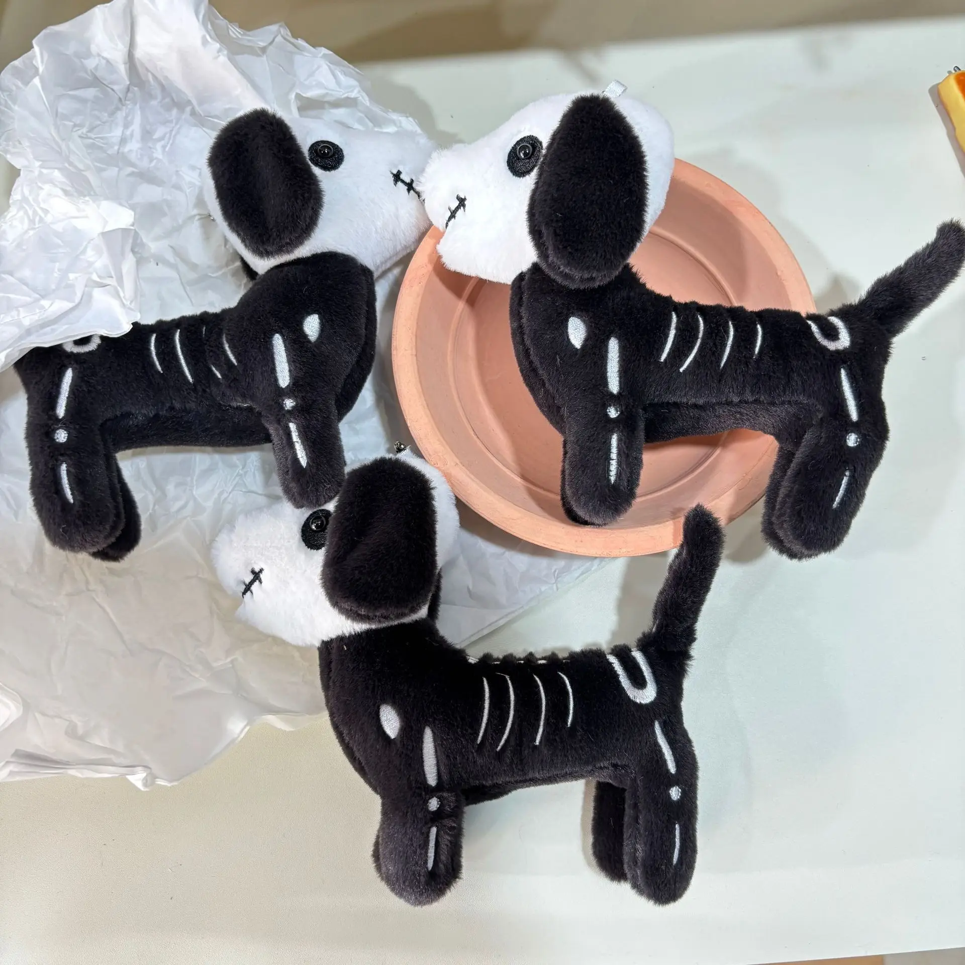 Süßes Plüschtier Schwarz Weiß Böser Spaß Welpe Plüschpuppe Halloween Totenkopf Hund Plüschtier Puppe Anhänger Halloween Geschenk Plüsch Schlüsselanhänger