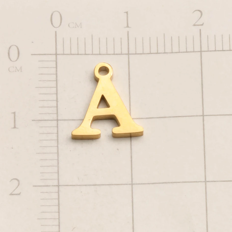 Echt vergoldeter Anhänger mit englischen Buchstaben, kleine A-Z Initialen-Charms für Schmuckherstellung, DIY-Namensanhänger aus Edelstahl, Geschenk. – Detail 3