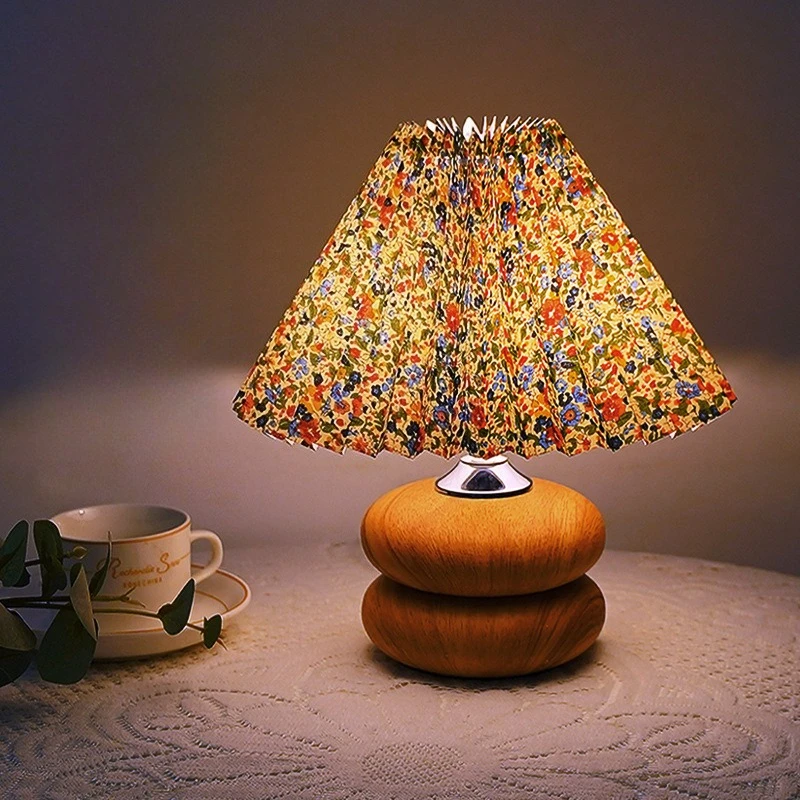 Quarto retro plissado floral high-end lâmpada de mesa com iluminação de cabeceira personalizada proteção para os olhos atmosfera pequena luz noturna