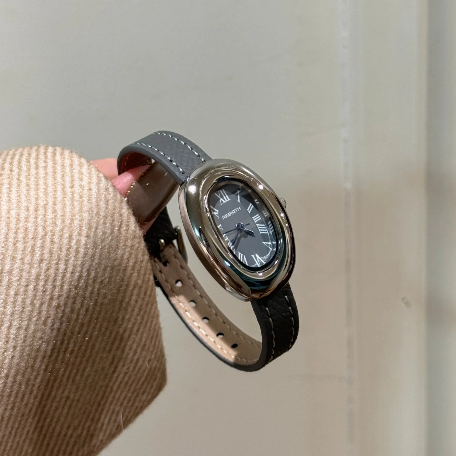 Ladies' Minimalist Oval Bathtub Quartz Watch Artistic Vintage Watches Woman Leather Strap Wristwatch relojes de mujer elegantes