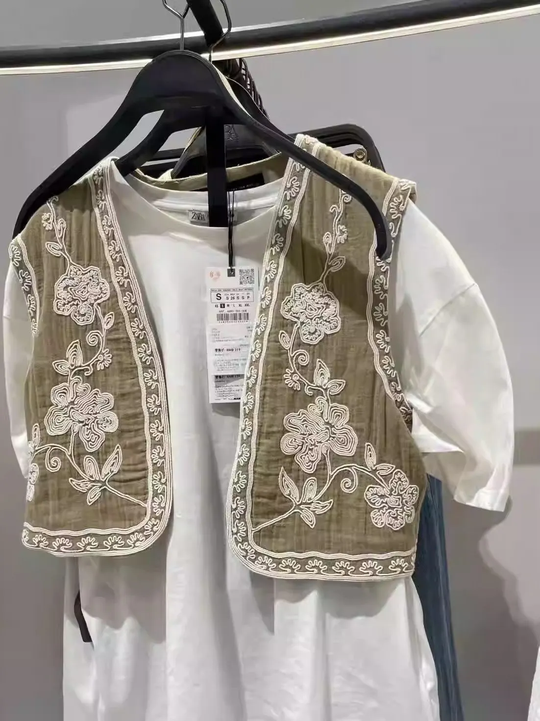 

Новая летняя женская жилетка с цветочной вышивкой и круглым вырезом, универсальная, стандартной длины, коллекция 2025