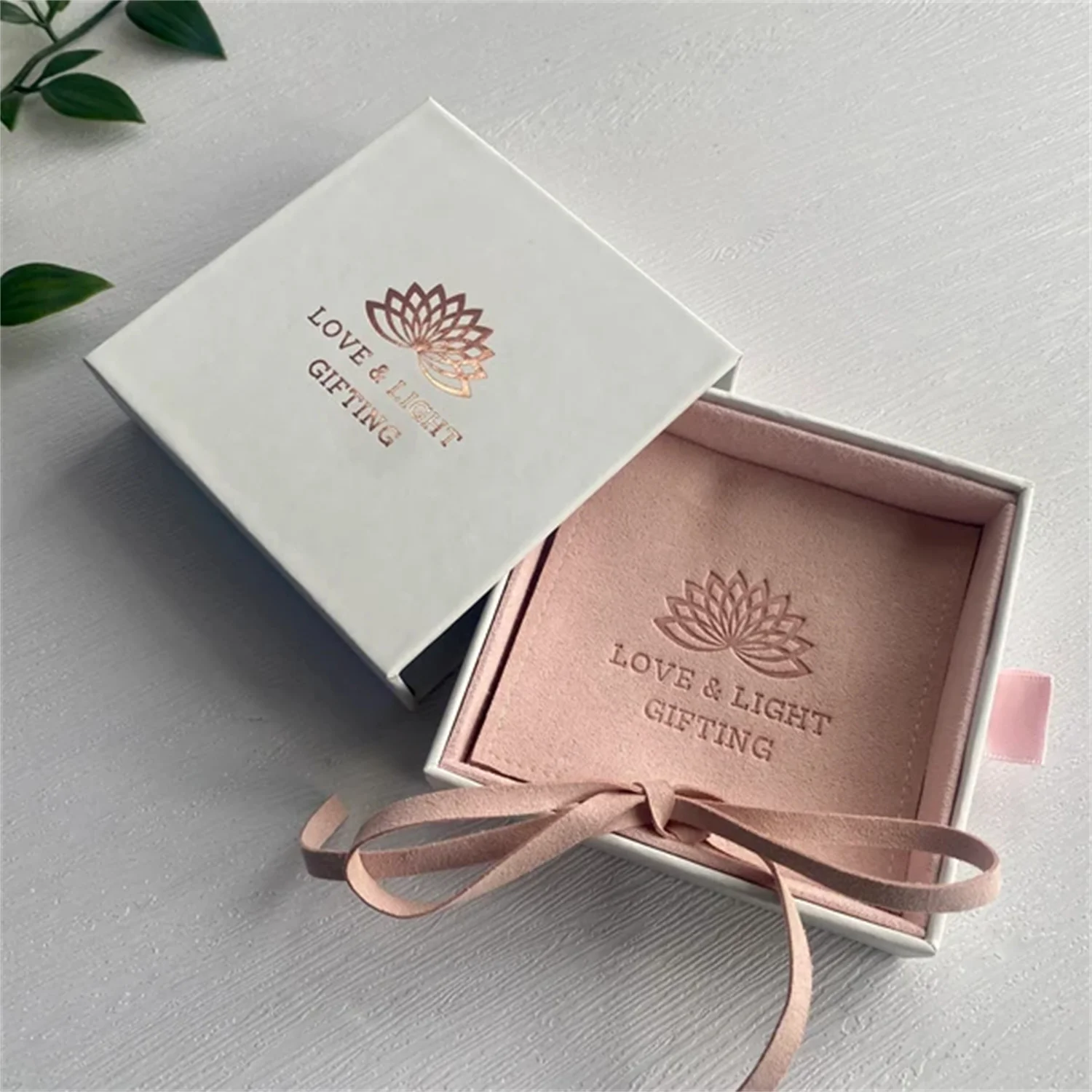 

50pcs 9.3*9.3*2.5cm Paper box custom jewelry box with suede inside personalized with your logo necklace earrings package drawer