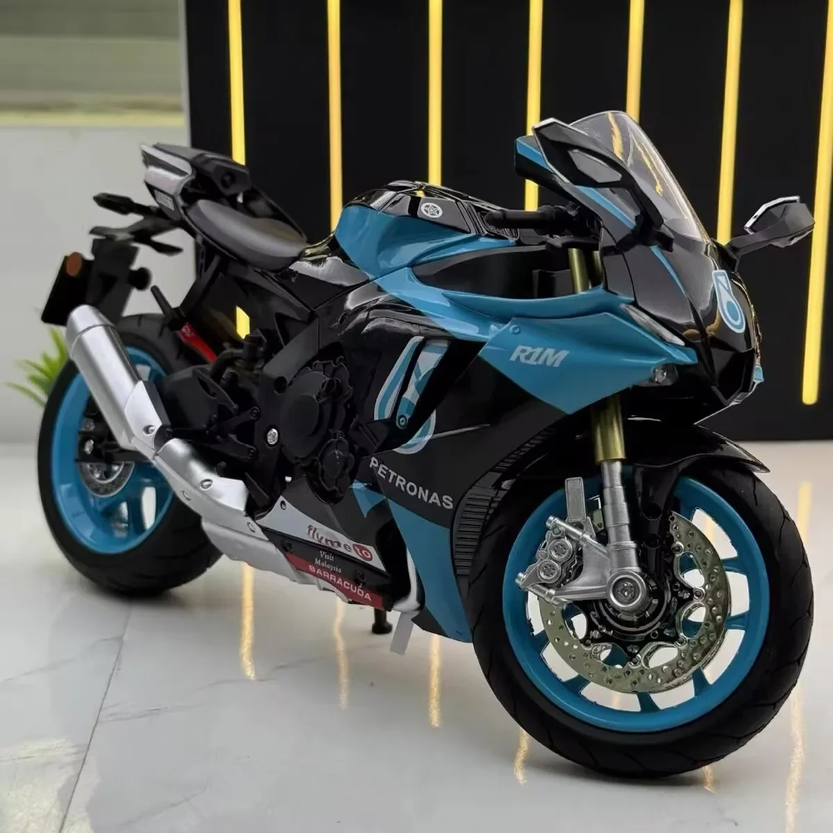 

1/9 YAMAHA YZF-R1M Alloy Racing Motorcycle Simulation Diecast Metal Street Sports Motorcycle Model With Light Childrens Toy Gift