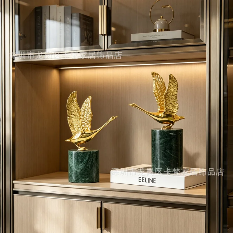 HYS Modern Light Luxury Gold Brass Swan Ornament Natural Green Fluorite Base Living Room Bookcase High-end Decorative Crafts