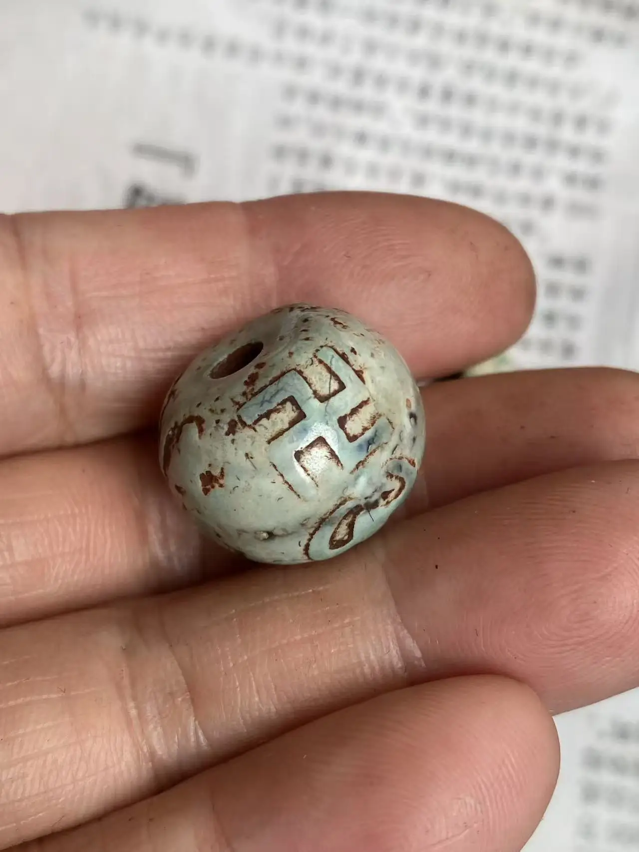 1pcs/lot Cost-effective octagonal lantern-shaped, round, and other agate Dzi beads with light green vintage craft loose beads