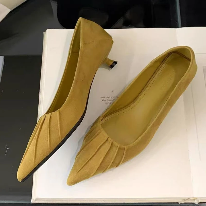 

Элегантные женские плиссированные туфли на каблуке с острым носком в лаконичном стиле, желтые удобные офисные туфли без шнуровки на каблуке с неглубоким носком