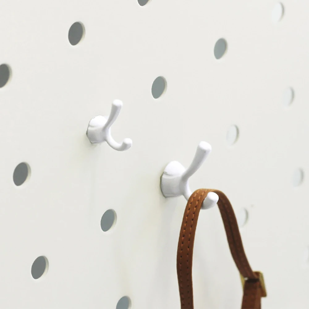 Accesorios para casa de muñecas, miniaturas para colgar en la pared, gancho para ropa, sombrero, modelo de juguete para decoración de casa de muñecas OB11 bjd, 2 piezas, 1/12