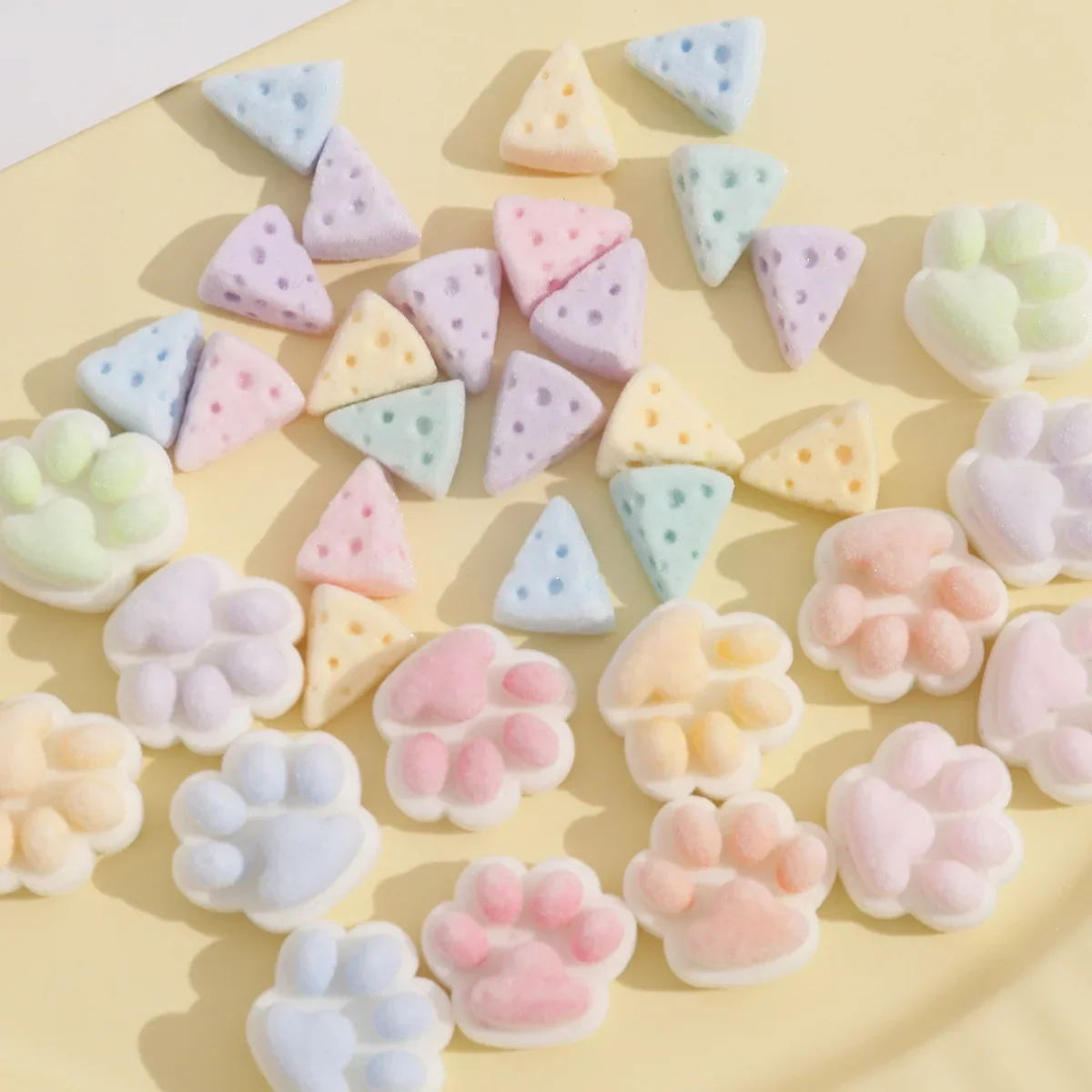 5pcs Autumn and Winter Plush Plush Creative Cute Cute Colorful Cat Claw Hair Clips Earrings Headwear Resin flatback DIY Jewelry