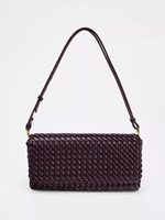 Woven bags exude a sense of sophistication. Single-shoulder crossbody bags and flip bags are simple and versatile