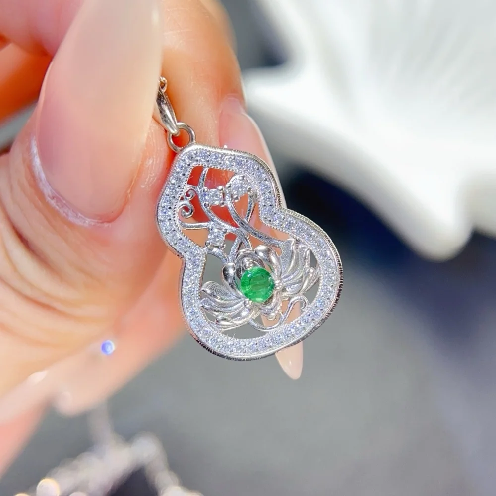 1PCS Natural Green Emerald Gourd Pendant Crystal Reiki Healing Jewelry Gift Rock Decoration for Spiritual Healing