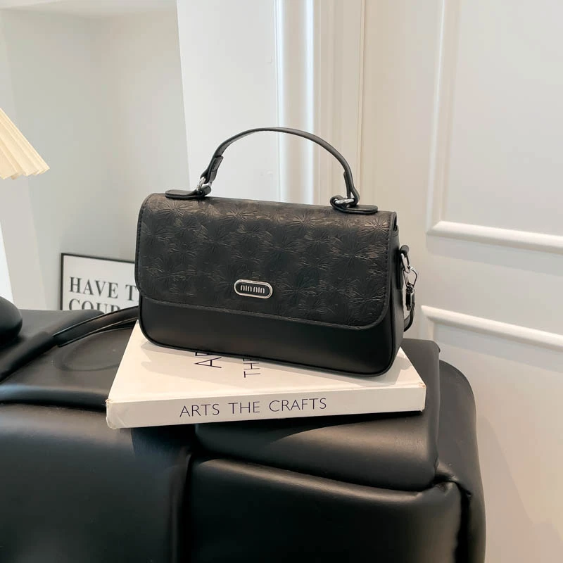 

Classic design women's zipper crossbody bag outdoor casual handbag trendy shoulder bag with adjustable shoulder strap