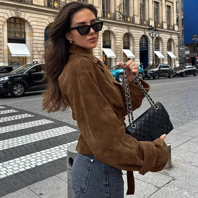 النمط الفرنسي الجلد المدبوغ دعوى طوق معطف غير رسمي مزدوج الصدر 2025 الخريف/الشتاء وصول جديد الخصر حزام معطف قصير