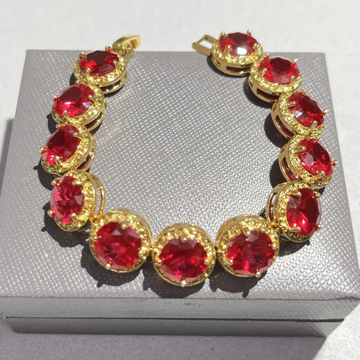 

UMQ High-End Fashion Natural Ruby Inlaid Bracelet Girlfriend Girlfriends Lucky Year Hand Jewelry