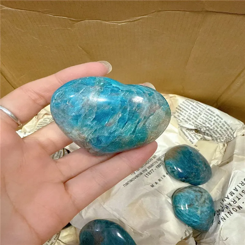 6-7cm Natural crystal blue apatite heart-shaped home decoration