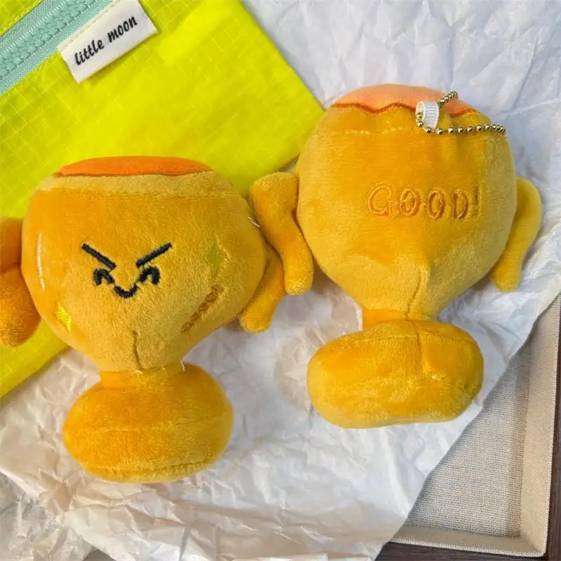 1/2PCS Leuke Overwinning Trofee Mascotte Pluche Pop Knuffel Sleutelhanger Hanger Tas Opknoping Charme Sleutelhanger Lucky zegen Souvenir Gift