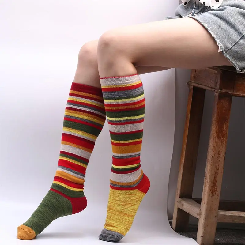 

Красочные длинные носки-трубочки, женские хлопковые носки, повседневные красочные новые гольфы на Хэллоуин и Рождество, популярные красочные 2025 г.