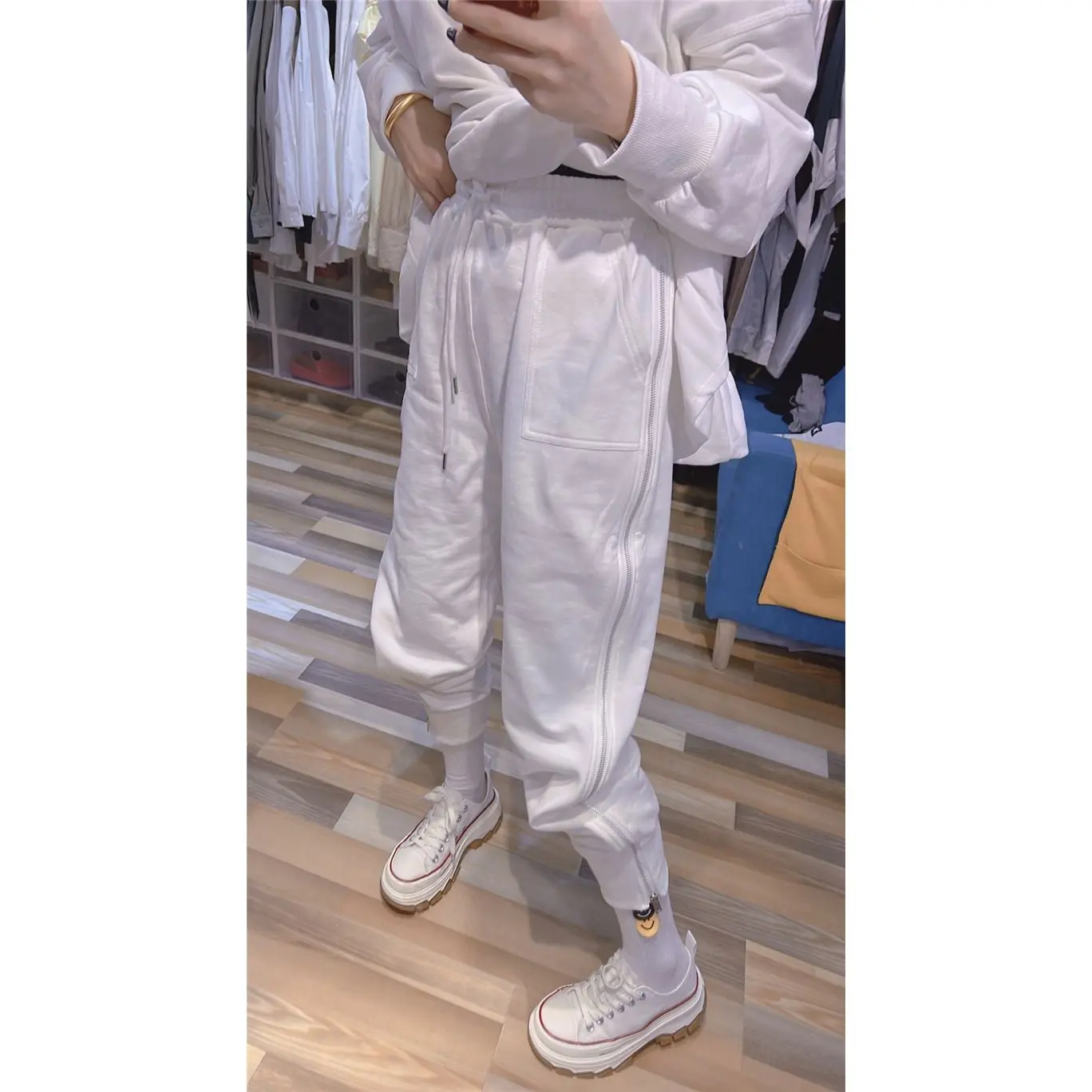 2025 ฤดูใบไม้ผลิและฤดูร้อนใหม่ซิปด้านข้างกางเกงขายาวขนาดเล็กผู้หญิงเกาหลีรุ่นสบายๆกางเกงสีขาวหลวมHoodieกางเกงน้ําหญิง