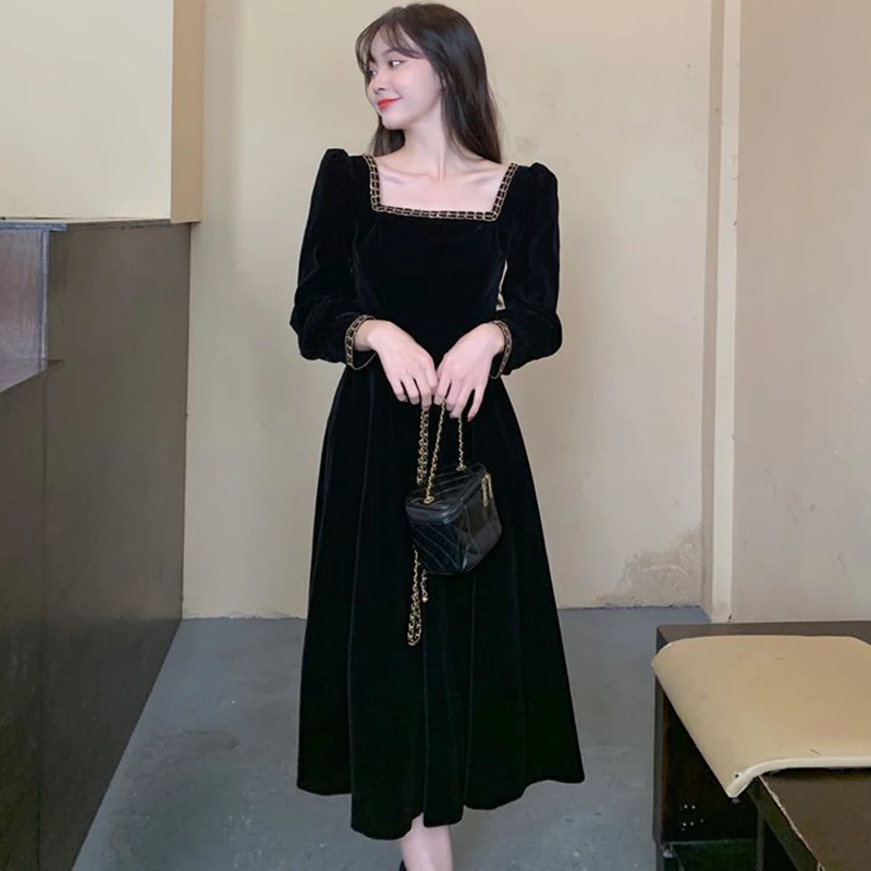 New Women Retro Style Designer Golden Edged Velvet Banquet Dress Hot Sale Autumn Lady Chic Luxury Square Neck Long Sleeves Dress