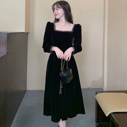 New Women Retro Style Designer Golden Edged Velvet Banquet Dress Hot Sale Autumn Lady Chic Luxury Square Neck Long Sleeves Dress