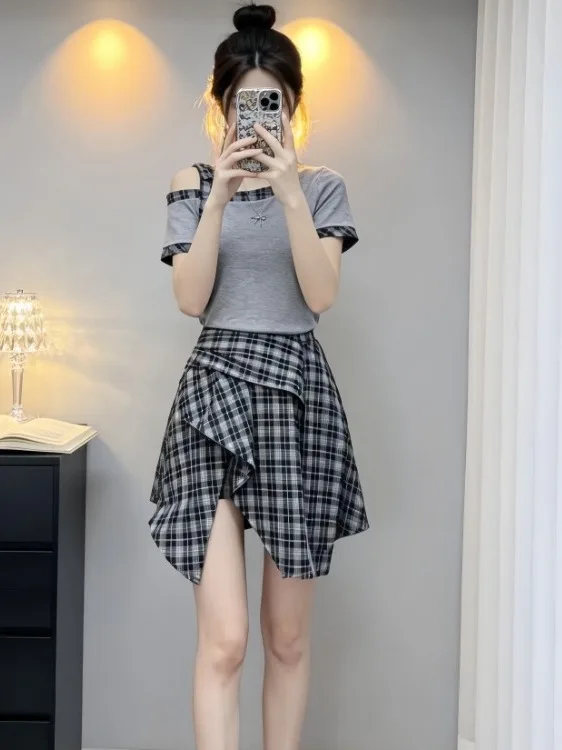 

Unique Beautiful Summer Women's Short Sleeve Top And Skirt Set Ageless Chic Regular Sleeve Design Polyester Breathable Fashion