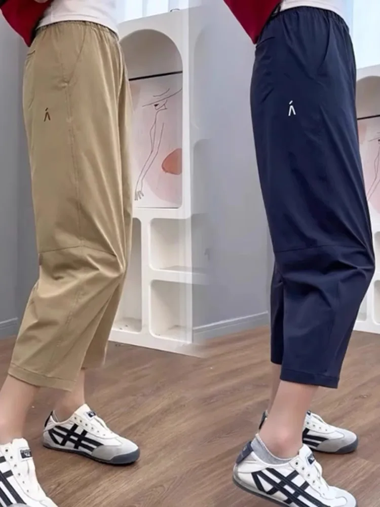 

Быстросохнущие спортивные повседневные брюки-шаровары для женщин: летние, тонкие, больших размеров, для фигуры типа «груша», а также утягивающие брюки-морковки укороченные (до щиколотки) для маленьких размеров.