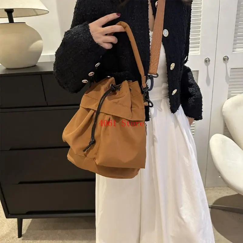 

Fashionable Women's Bucket Bag Oxfords Cloth Large Capacity Shoulder Bags Handbag For Office Shopping Or Casual Travel