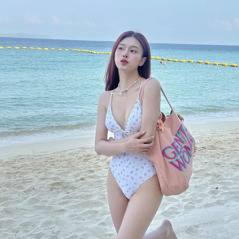 

2025 Woman Swimming Suit One Piece Floral Print Beach Wear Deep V Vintage Monokini Ladies Swimwear Summer Bandage Back