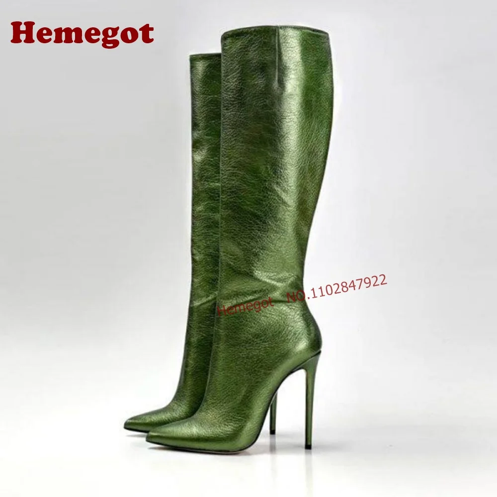 Botas de vestir elegantes de cuero liso color camel, de caña alta, con punta, ajuste ceñido, caña recta, tacón de aguja y sin cremallera.