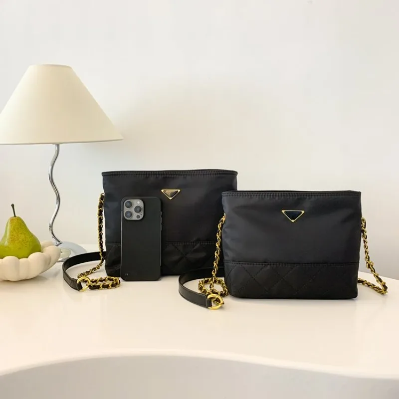 

Элегантная женская сумка структурированной формы, изысканный вид, подходит для деловых встреч и офиса