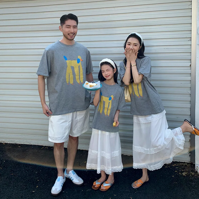 

2026 Summer Family Matching T-Shirts for Family of 3 Cotton Short Sleeve O Neck Casual Tops Letter Print Mommy and Me Outfits