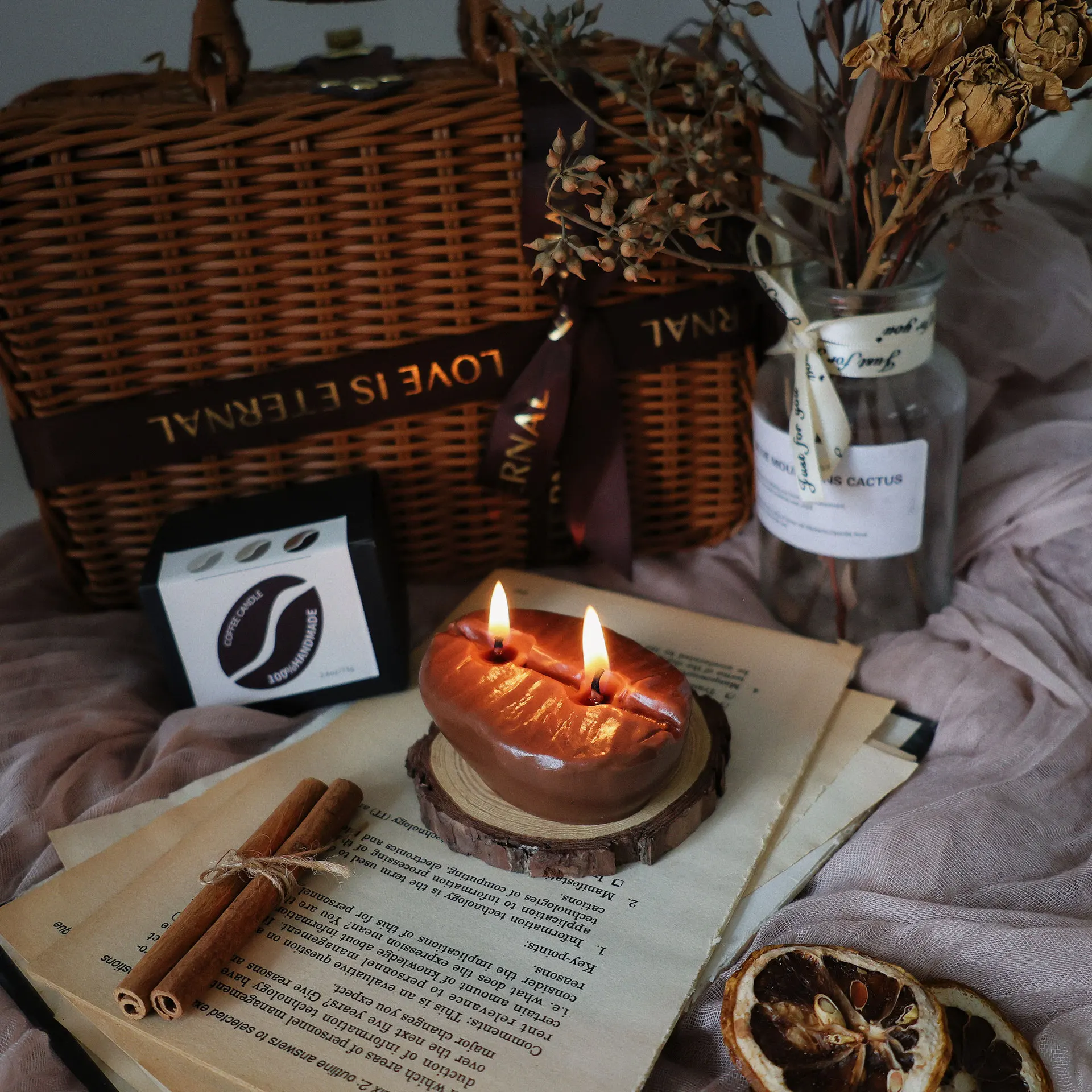 Creative Handcrafted Mocha Coffee Aroma Candle In The Shape Of Coffee Beans. High-end Atmosphere. Soy Wax Candle Gift